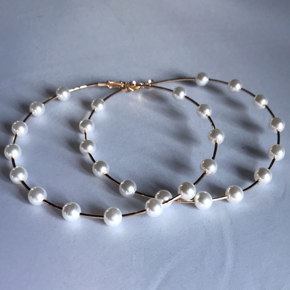 🎉Host Pick🎉New! Large Pearl Hoop Earrings - Picture 7 of 9